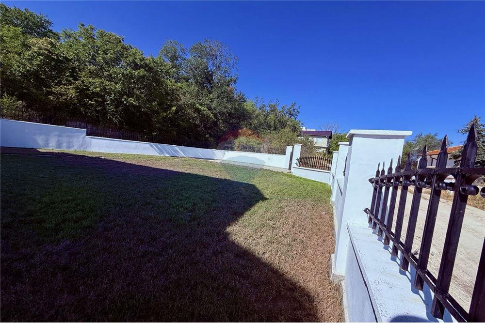 Вила - За продажба - гр. Балчик, Област Добрич, България - Озеленен и аранжиран двор - Двор - 360321025-236