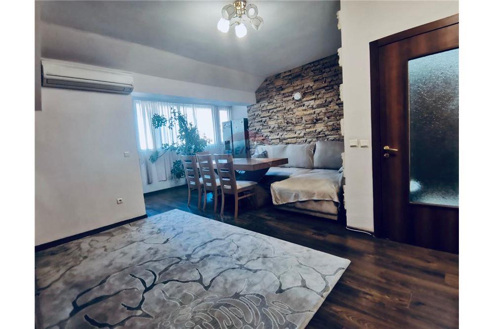 Апартамент - Под наем - гр. Варна, Област Варна, България - Слънчева всекидневна и трапезария с кухненски бокс  и изход към закрита оборудвана тераса /северозападна - Всекидневна/Трапезария - 360321025-248