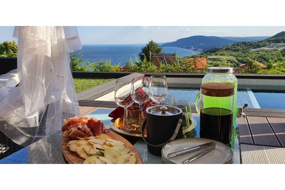 Вила - За продажба - гр. Балчик, Област Добрич, България - изглед 4.jpg - Вътрешен двор - 360321028-120