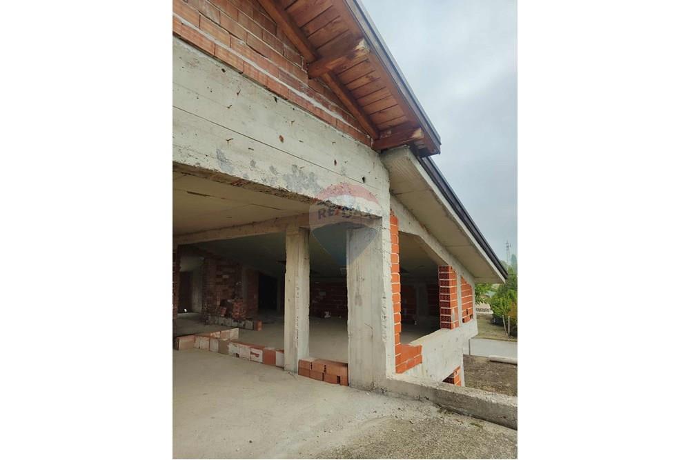 Селска къща - За продажба - с. Златитрап, Област Пловдив, България - b4e69559-fc77-4a3a-81a4-be85102bf677.jpg - 360261008-118