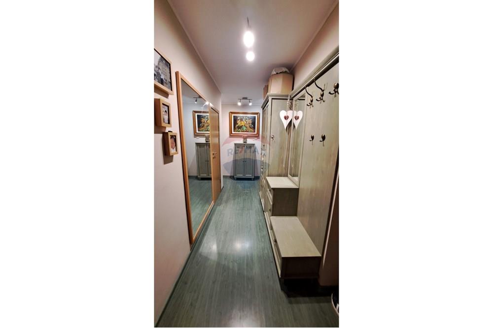 Апартамент - За продажба - гр. Варна, Област Варна, България - антре 5.jpg - Коридор - 360321028-113