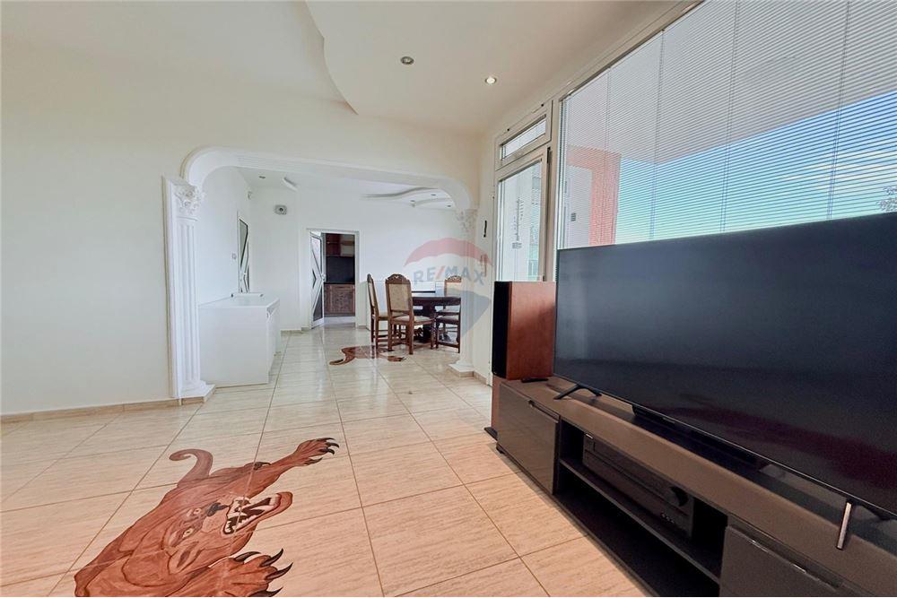 Апартамент - Под наем - гр. Варна, Област Варна, България - Слънчева всекидневна и трапезария с изход към просторна открита тераса - Всекидневна/Трапезария - 360321025-244