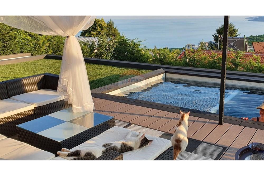 Вила - За продажба - гр. Балчик, Област Добрич, България - изглед 3.jpg - Вътрешен двор - 360321028-121