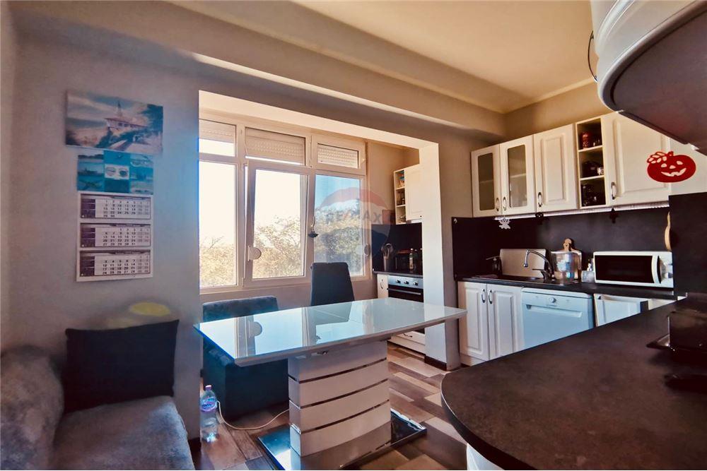 Апартамент - За продажба - гр. Балчик, Област Добрич, България - Оборудвана кухня с усвоена тераса - Кухня - 360321025-246