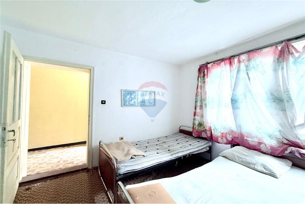 Градска къща - За продажба - гр. Балчик, Област Добрич, България - Първа спалня с преход към втора спалня/ етаж 1 - Спалня - 360321025-243