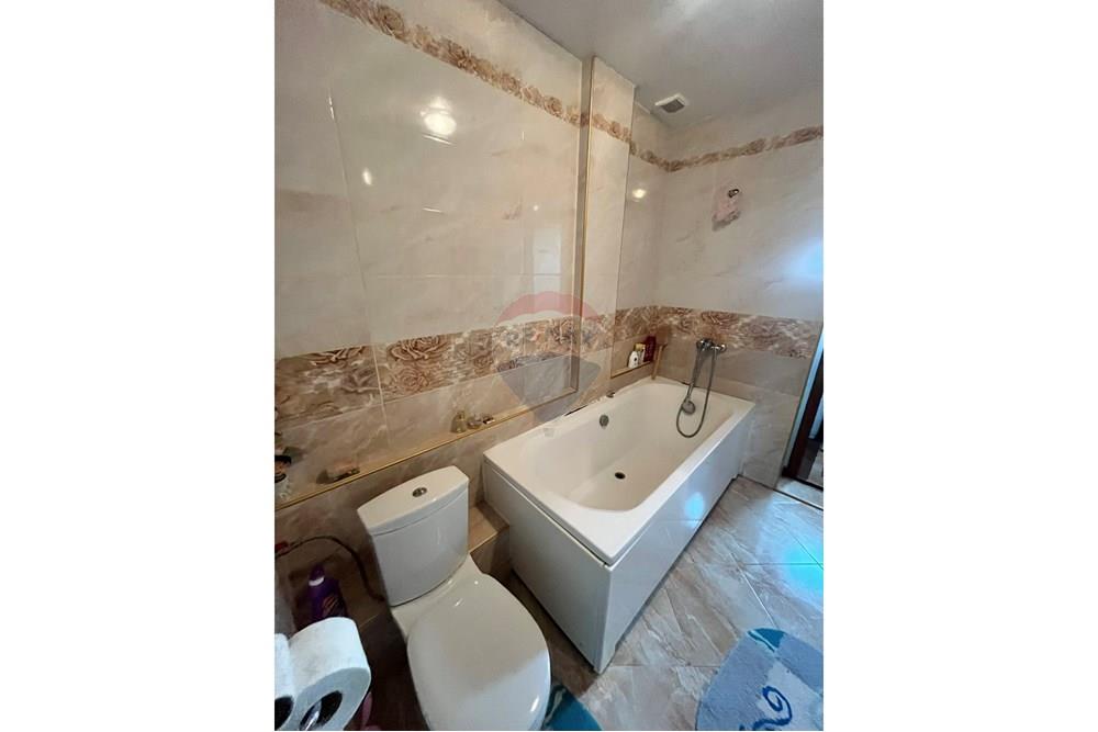 Градска къща - За продажба - гр. Варна, Област Варна, България - viber_image_2025-05-07_13-51-01-832.jpg - Баня - 360391067-3