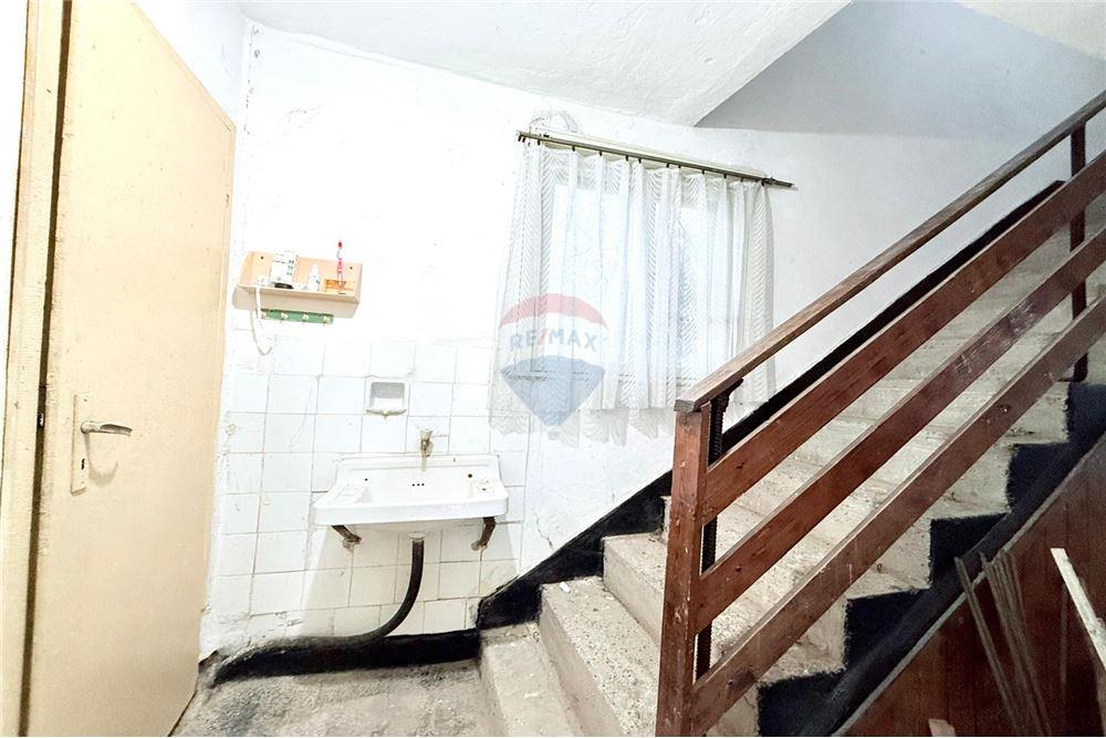 Градска къща - За продажба - гр. Балчик, Област Добрич, България - Коридор с допълнителен изход към двора/ етаж 1 - Коридор - 360321025-243