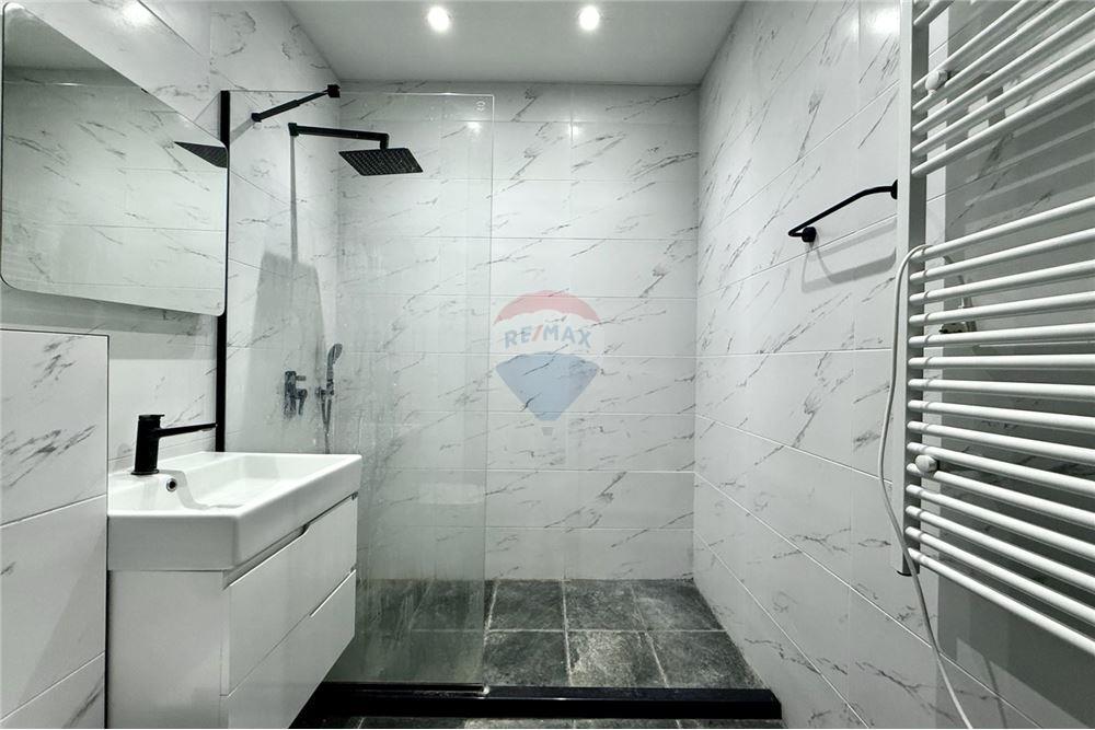 Апартамент - За продажба - гр. Балчик, Област Добрич, България - Баня и тоалетна в едно помещение - Баня - 360321025-235