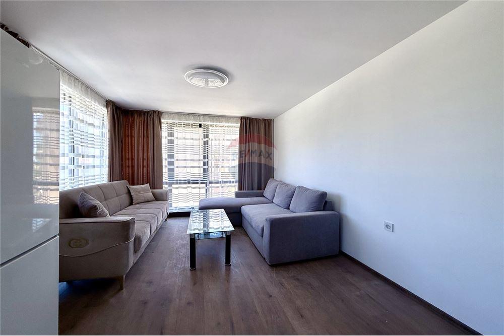 Апартамент - За продажба - гр. Варна, Област Варна, България - Слънчева всекидневна и трапезария с кухненски бокс с частична морска гледка и изход към обща открита панорамна тераса - Всекидневна/Трапезария - 360321025-247