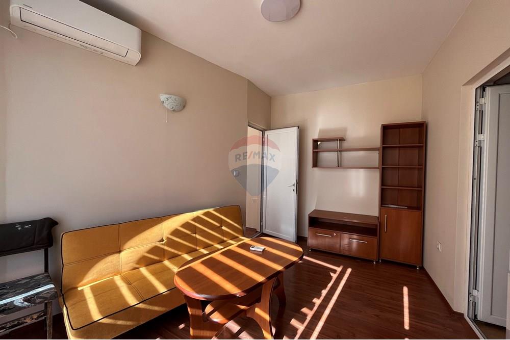 Апартамент - Под наем - гр. Варна, Област Варна, България - всекидневна 5.jpg - Всекидневна - 360321028-135