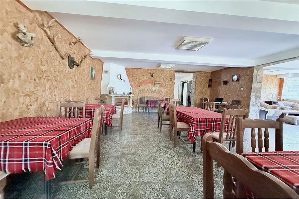 Имение - За продажба - с. Аспарухово, Област Варна, България - Просторна трапезария/ механа и всекидневна с камина на дърва/ етаж 1 - Всекидневна/Трапезария - 360321025-228