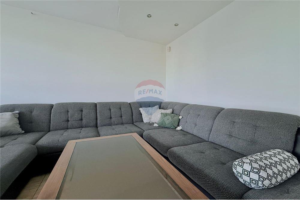 Апартамент - Под наем - гр. Варна, Област Варна, България - Слънчева всекидневна и трапезария с изход към просторна открита тераса - Всекидневна/Трапезария - 360321025-244