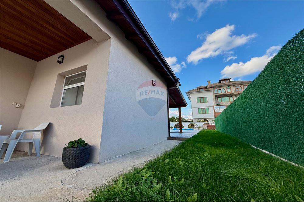 Градска къща - За продажба - гр. Балчик, Област Добрич, България - Озеленен и аранжиран двор с релакс зона, барбекю и басейн - Двор - 360321025-245