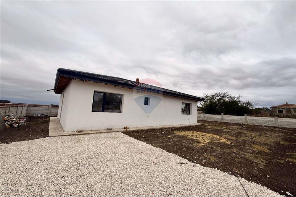 Селска къща - За продажба - с. Соколово, Област Добрич, България - Дворно място с потенциал да се изгради басейн, лятна кухня и беседка - Двор - 360321025-241