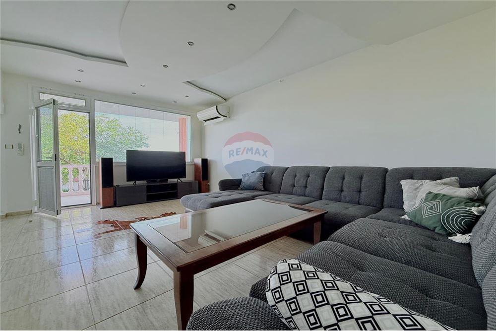 Апартамент - Под наем - гр. Варна, Област Варна, България - Слънчева всекидневна и трапезария с изход към просторна открита тераса - Всекидневна/Трапезария - 360321025-244