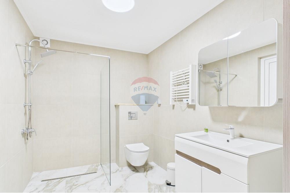 Градска къща - За продажба - гр. Балчик, Област Добрич, България - CAM02224G0-PR0274-STILL005.jpg - Баня - 360321001-509