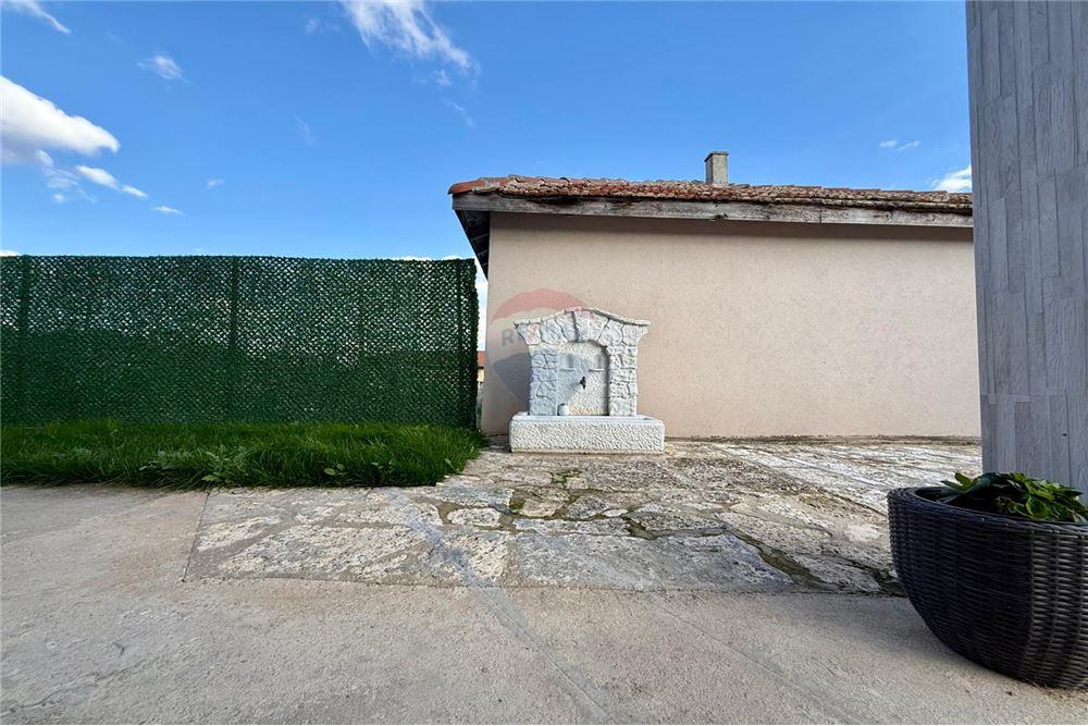 Градска къща - За продажба - гр. Балчик, Област Добрич, България - Озеленен и аранжиран двор с релакс зона, барбекю и басейн - Двор - 360321025-245