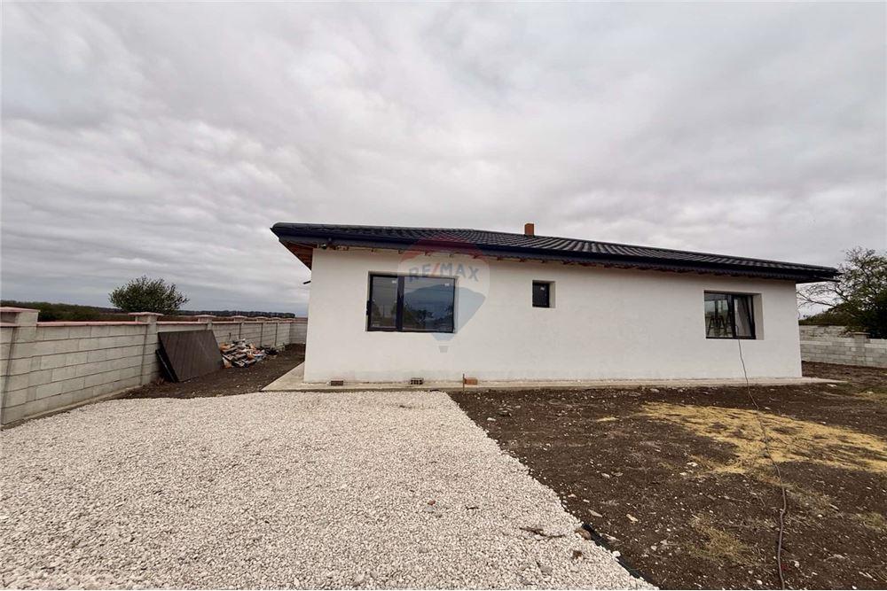 Селска къща - За продажба - с. Соколово, Област Добрич, България - Дворно място с потенциал да се изгради басейн, лятна кухня и беседка - Двор - 360321025-241