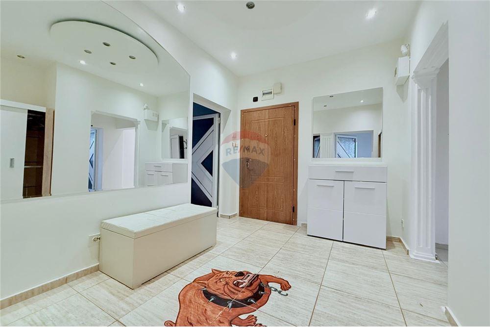 Апартамент - Под наем - гр. Варна, Област Варна, България - Входно антре и функционален коридор - Коридор - 360321025-244