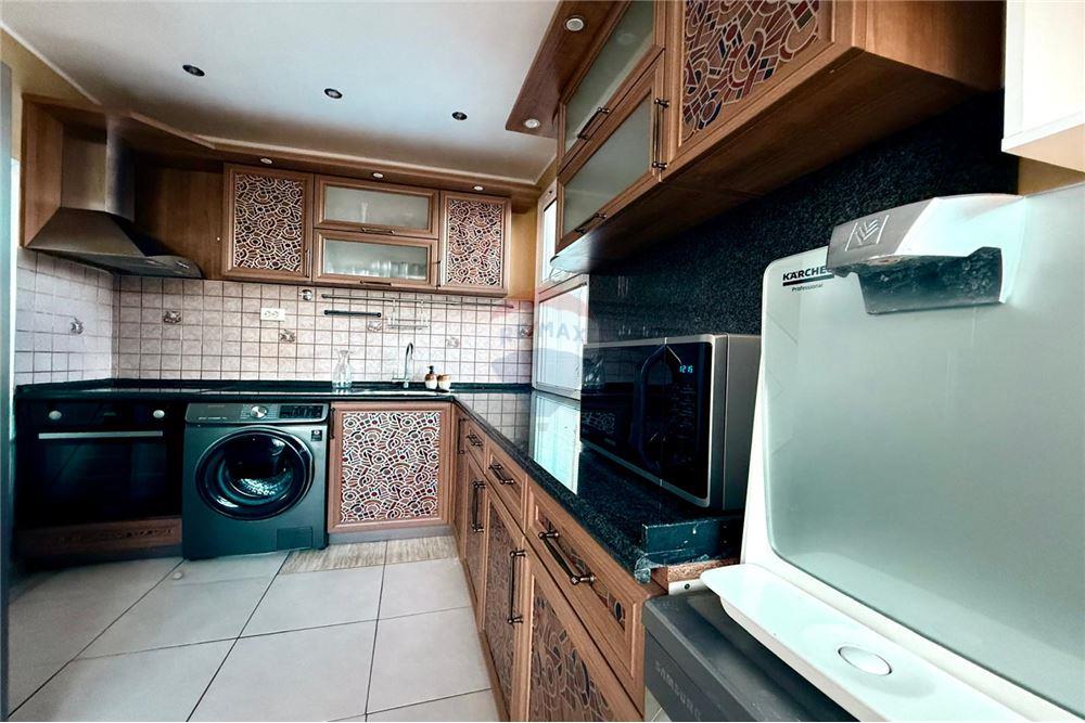 Апартамент - Под наем - гр. Варна, Област Варна, България - Функционално оборудвана кухня с изход към малка открита тераса - Кухня - 360321025-244