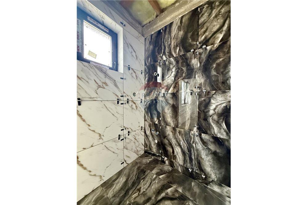 Селска къща - За продажба - с. Соколово, Област Добрич, България - Баня и тоалетна в едно помещение към първа спалня - Баня - 360321025-241