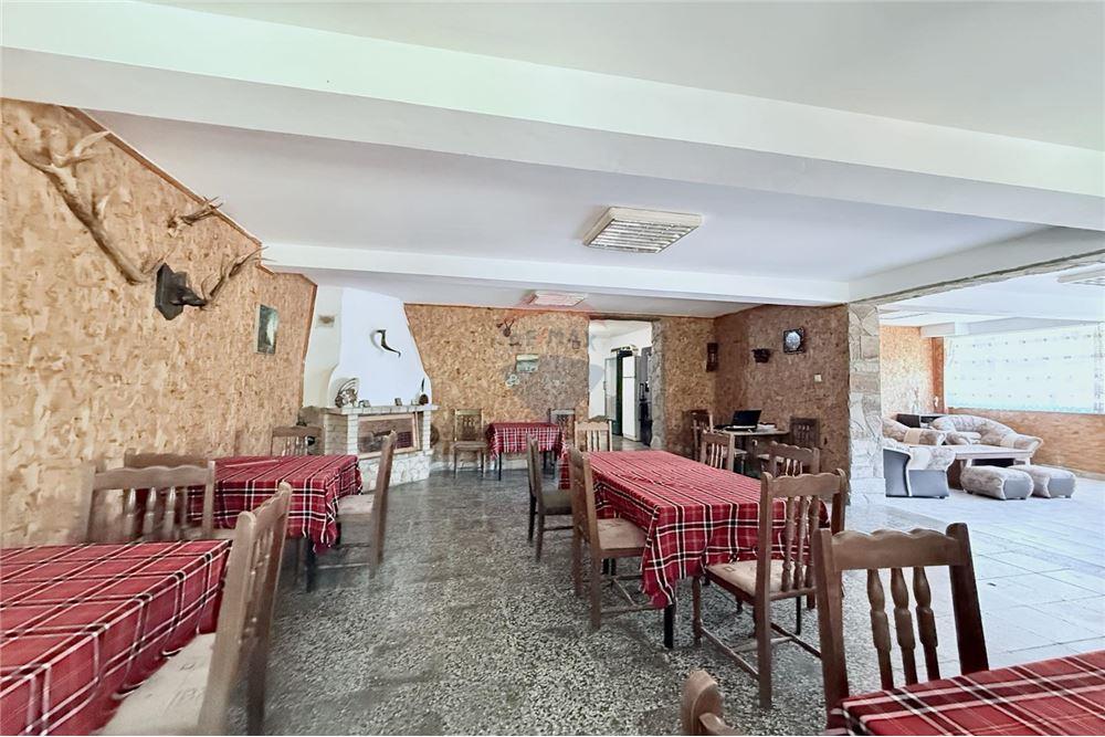 Имение - За продажба - с. Аспарухово, Област Варна, България - Просторна трапезария/ механа и всекидневна с камина на дърва/ етаж 1 - Всекидневна/Трапезария - 360321025-228