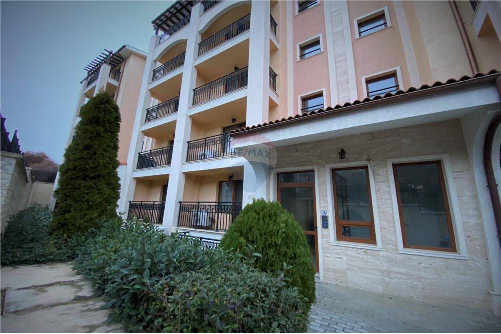 Апартамент - Под наем - к.к. Чайка, Област Варна, България - Двор на комплекса и общи части - Двор - 360321025-242