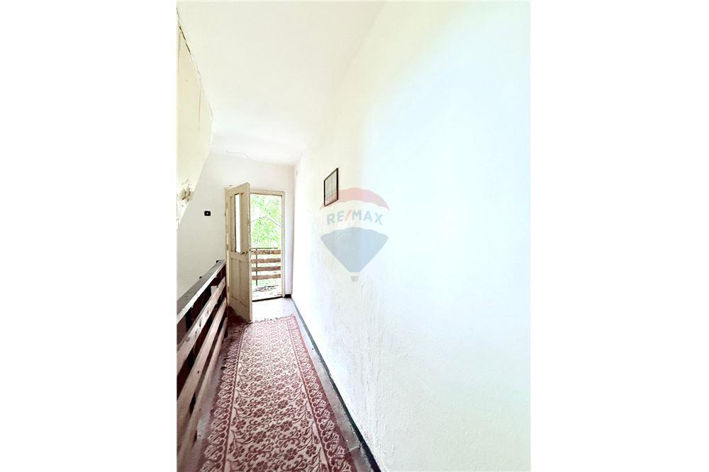 Градска къща - За продажба - гр. Балчик, Област Добрич, България - Коридор с изход към открита тераса с частична морска гледка/ етаж 2 - Коридор - 360321025-243