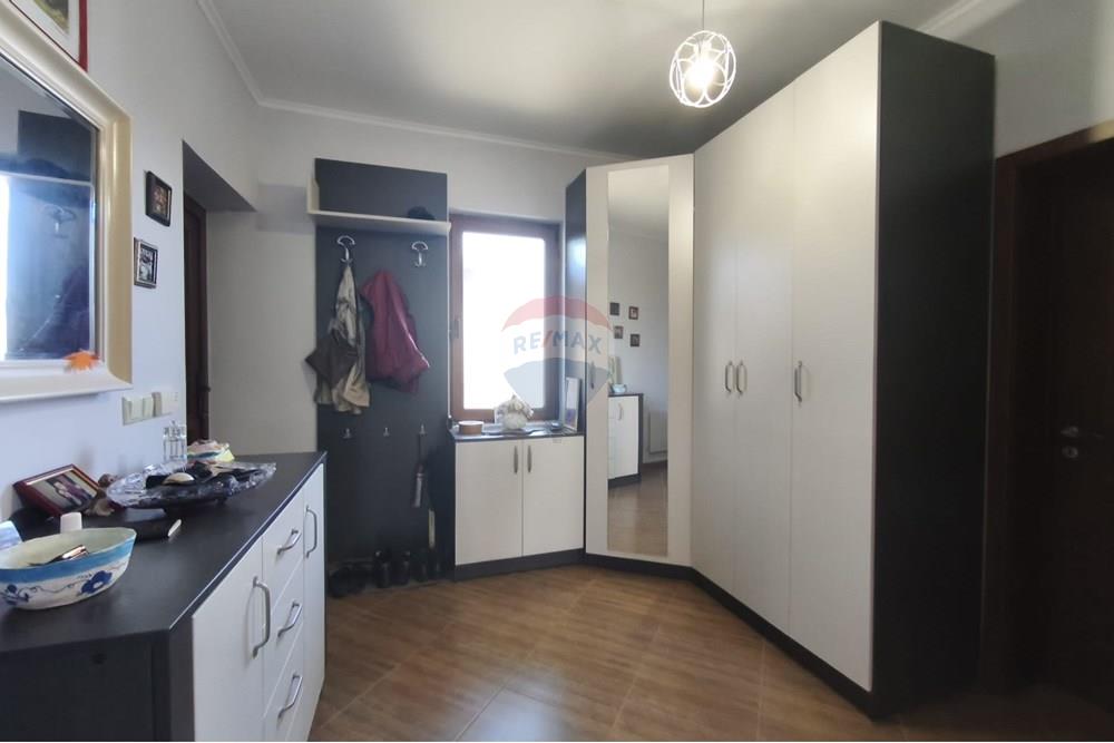 Селска къща - За продажба - с. Соколово, Област Добрич, България - антре 1.jpg - Друга - 360321028-130