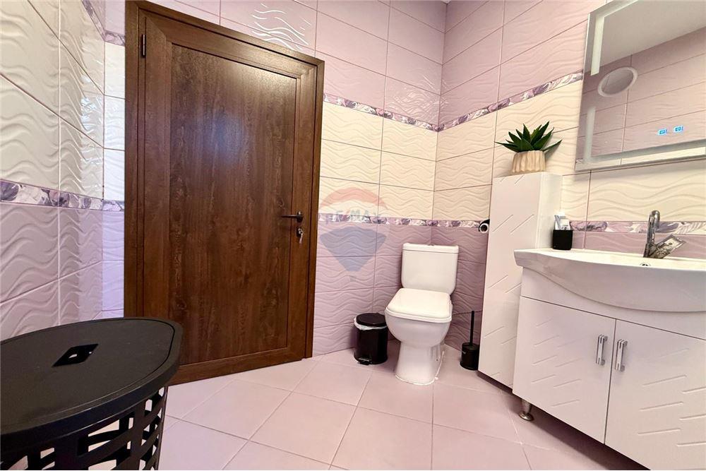 Градска къща - За продажба - гр. Балчик, Област Добрич, България - Баня и тоалетна в едно помещение - Баня - 360321025-245