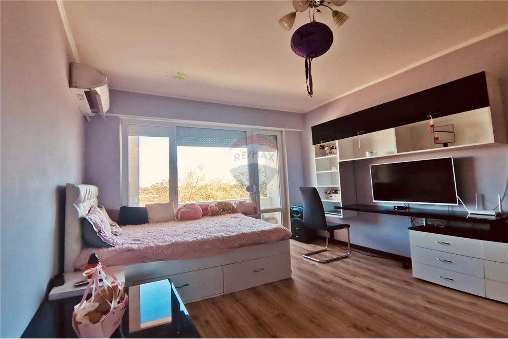 Апартамент - За продажба - гр. Балчик, Област Добрич, България - Просторен и уютен хол с изход към открита просторна тераса - Всекидневна - 360321025-246