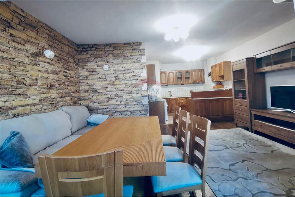 Апартамент - Под наем - гр. Варна, Област Варна, България - Слънчева всекидневна и трапезария с кухненски бокс  и изход към закрита оборудвана тераса /северозападна - Всекидневна/Трапезария - 360321025-248