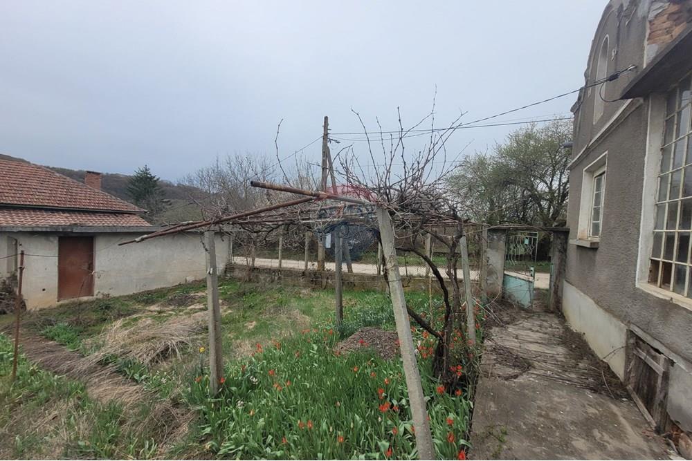 Селска къща - За продажба - с. Добромирка, Област Габрово, България - 20250324_134428.jpg - 360431001-493