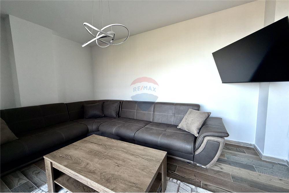 Апартамент - За продажба - гр. Балчик, Област Добрич, България - Просторна всекидневна с кухненски бокс и трапезария с излаз към открита тераса /изток/ с живописна панорамна гледка към морето и - Всекидневна/Трапезария - 360321025-234