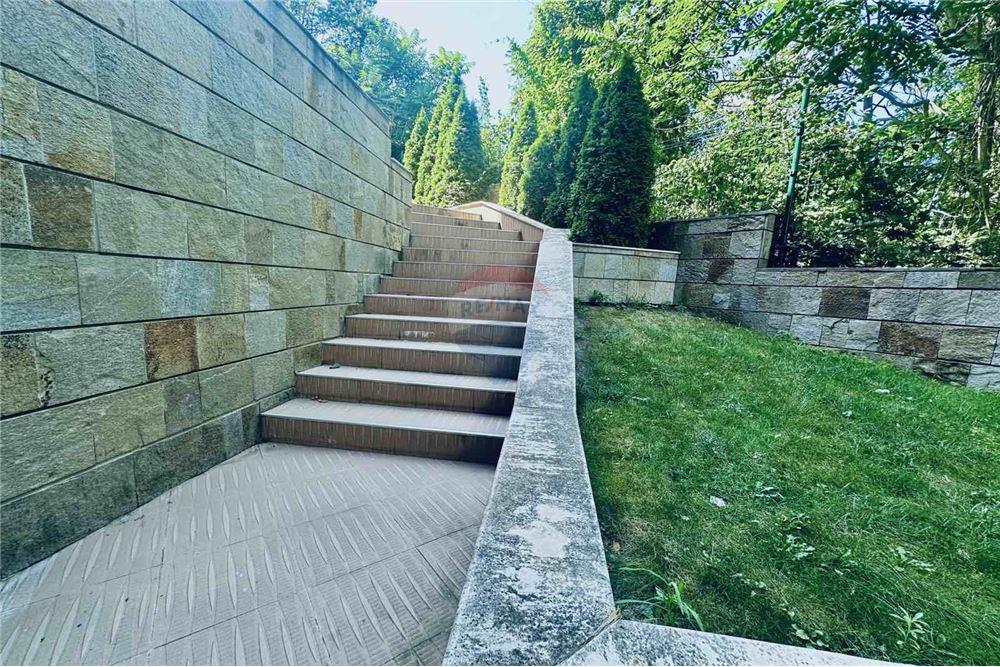 Апартамент - За продажба - гр. Балчик, Област Добрич, България - Общи части и аранжиран двор с басейн - Друга - 360321025-234