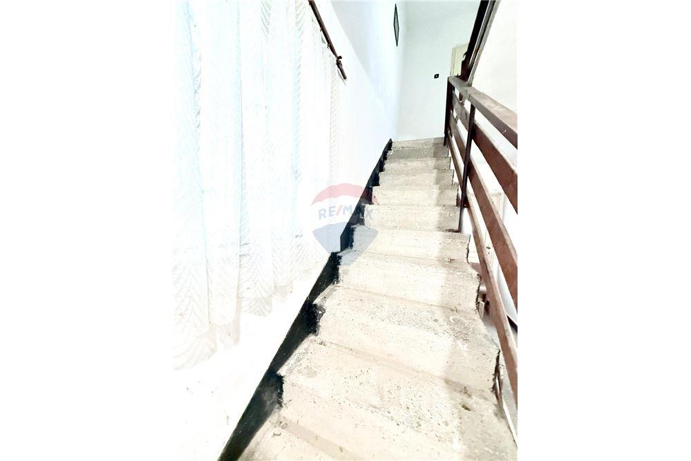 Градска къща - За продажба - гр. Балчик, Област Добрич, България - Коридор с допълнителен изход към двора/ етаж 1 - Коридор - 360321025-243