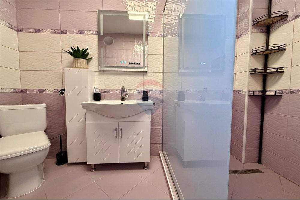 Градска къща - За продажба - гр. Балчик, Област Добрич, България - Баня и тоалетна в едно помещение - Баня - 360321025-245