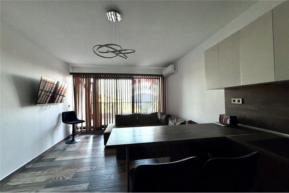 Апартамент - За продажба - гр. Балчик, Област Добрич, България - Просторна всекидневна с кухненски бокс и трапезария с излаз към открита тераса /изток/ с живописна панорамна гледка към морето и - Всекидневна/Трапезария - 360321025-235