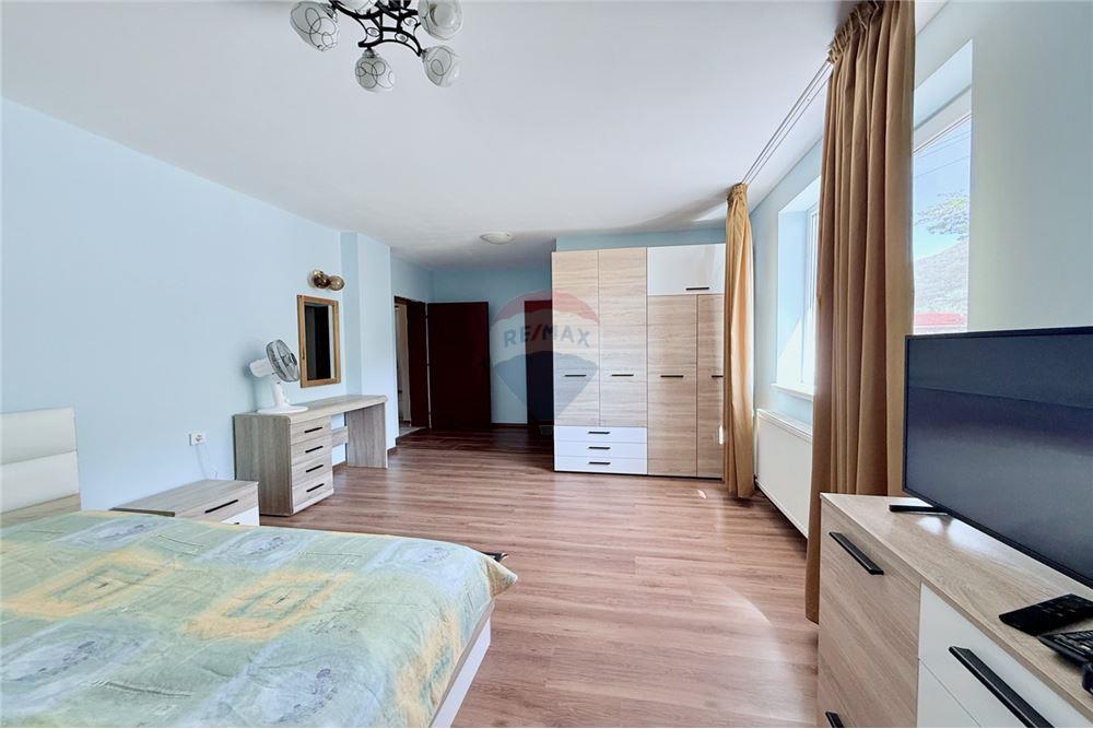 Имение - За продажба - с. Аспарухово, Област Варна, България - Седма спалня с баня и тоалетна в едно помещение към нея/ етаж 2 - Спалня - 360321025-228