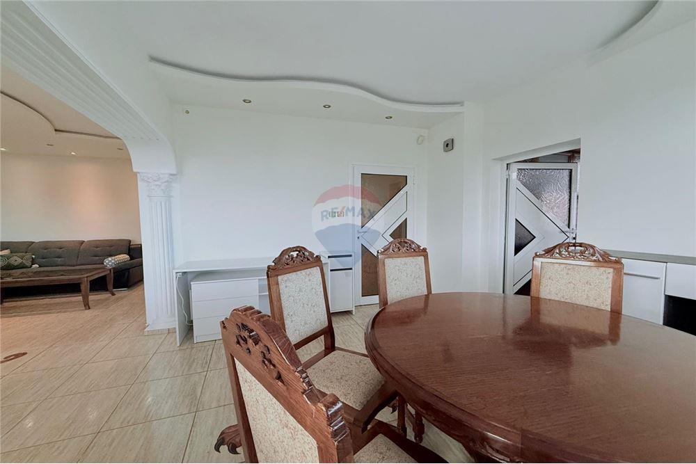 Апартамент - Под наем - гр. Варна, Област Варна, България - Слънчева всекидневна и трапезария с изход към просторна открита тераса - Всекидневна/Трапезария - 360321025-244