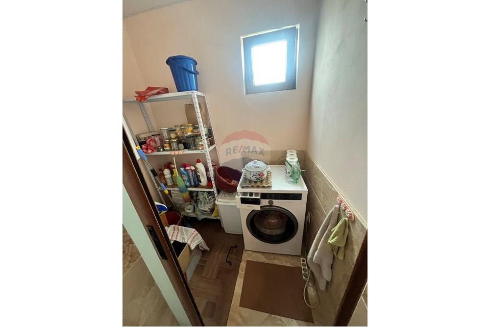 Градска къща - За продажба - гр. Варна, Област Варна, България - viber_image_2025-05-07_13-51-03-836.jpg - Перално помещение - 360391067-3