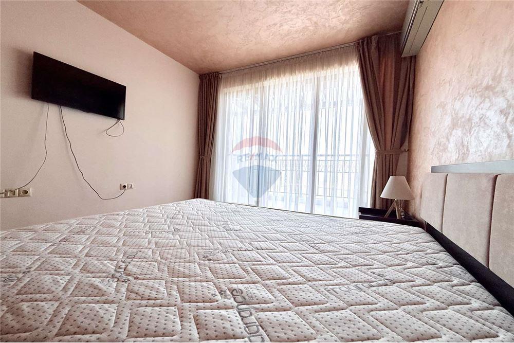 Апартамент - Под наем - к.к. Чайка, Област Варна, България - Уютна спалня с излаз към открита обща тераса с гледка към морето - Спалня - 360321025-242