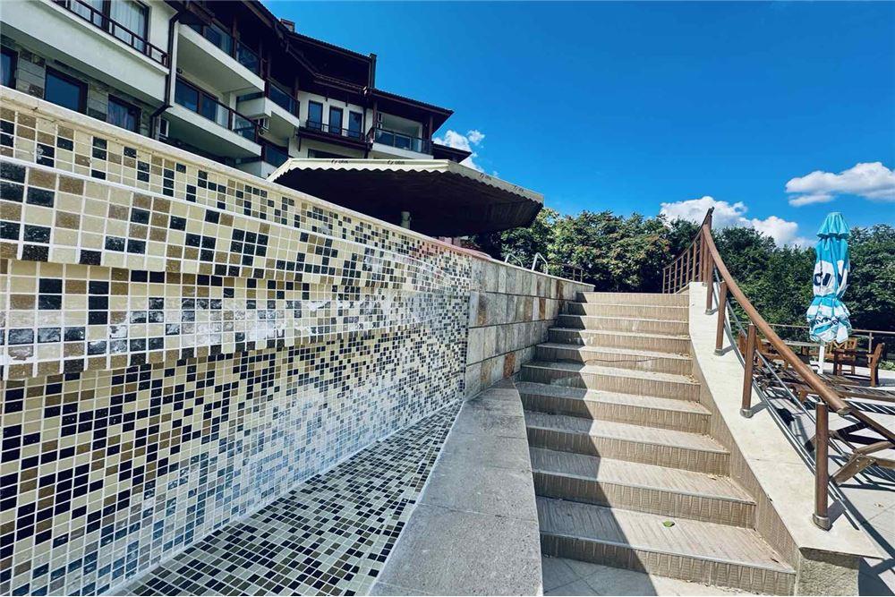 Апартамент - За продажба - гр. Балчик, Област Добрич, България - Общи части и аранжиран двор с басейн - Друга - 360321025-235