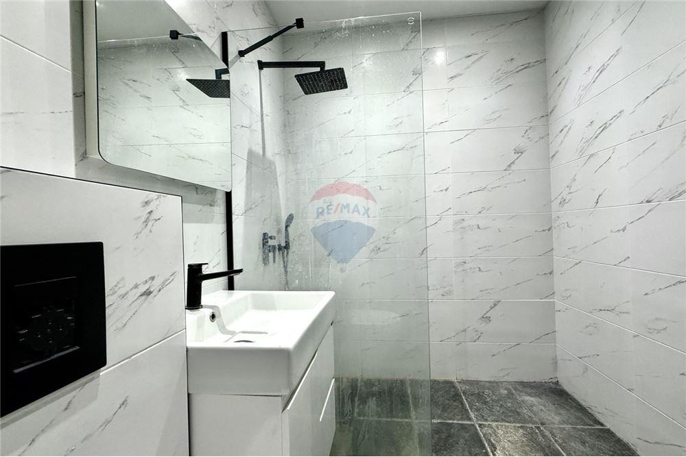 Апартамент - За продажба - гр. Балчик, Област Добрич, България - Баня и тоалетна в едно помещение - Баня - 360321025-235