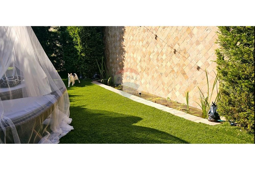 Вила - За продажба - гр. Балчик, Област Добрич, България - двор 6.jpg - Вътрешен двор - 360321028-121