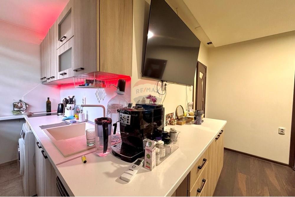 Апартамент - За продажба - гр. Русе, Област Русе, България - viber_изображение_2025-11-05_14-46-15-809.jpg - Кухня към всекидневната - 360451033-101