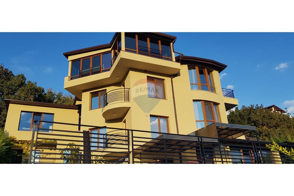 Вила - За продажба - гр. Балчик, Област Добрич, България - изглед 6.jpg - Вътрешен двор - 360321028-120