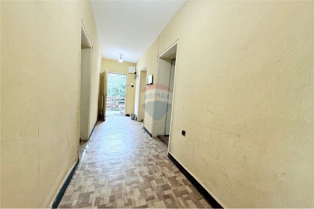 Градска къща - За продажба - гр. Балчик, Област Добрич, България - Коридор с допълнителен изход към двора/ етаж 1 - Коридор - 360321025-243