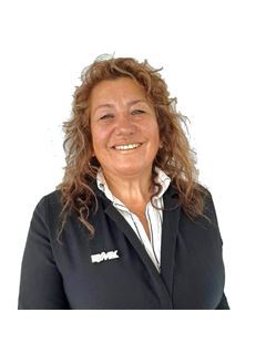 Laura Decicilia Laura Decicilia - RE/MAX Diagonal II