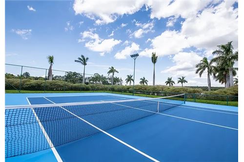 Condomínio Riviera de Santa Cristina XIII, São Paulo, Brasil